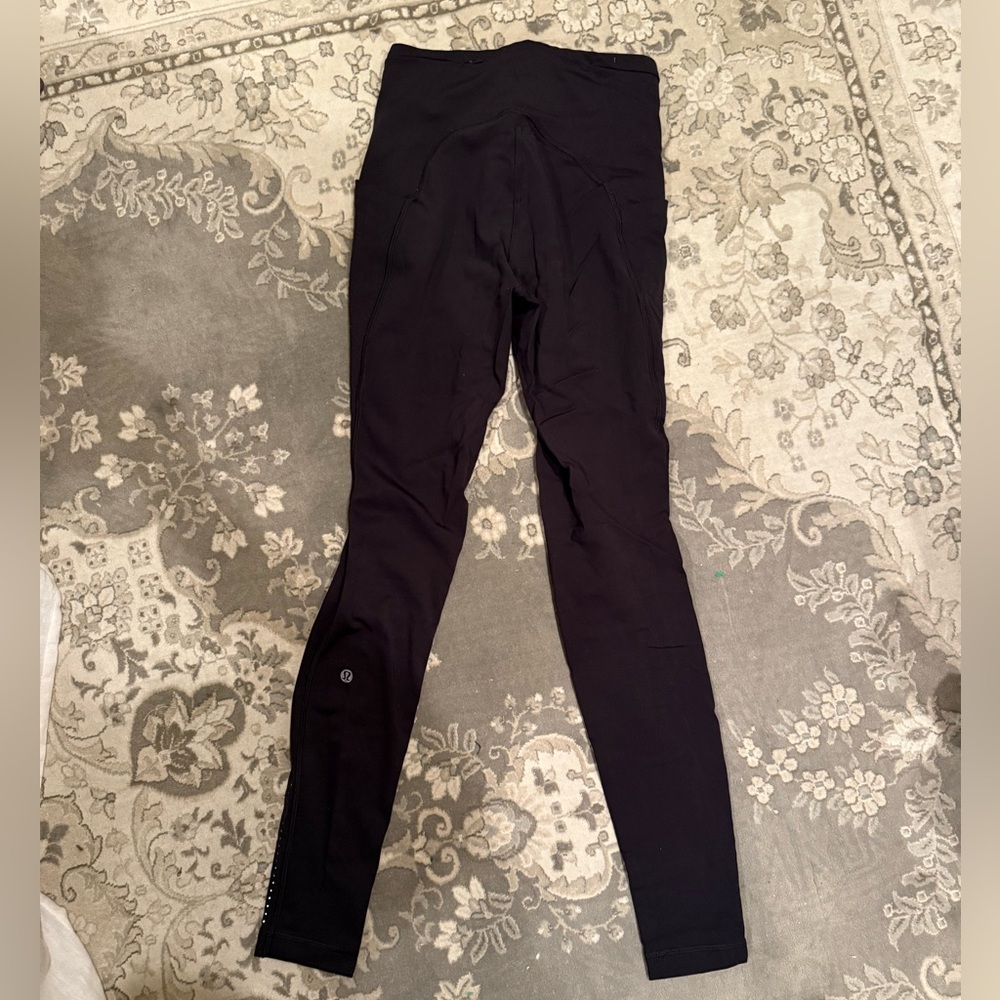 LULULEMON women leggings, adjustable waistband, back zipper pocket, side pockets